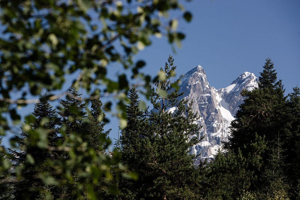 Close view on Ushba mountain. Highlander Adventure, Biliki App